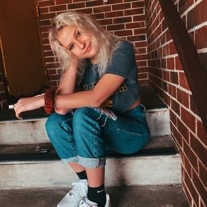 Meet your Posher, Julia